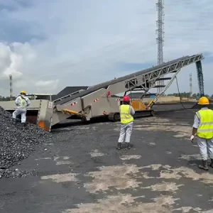 Self-feeding truck loading mobile conveyor Self-feeding truck loading mobile conveyor
