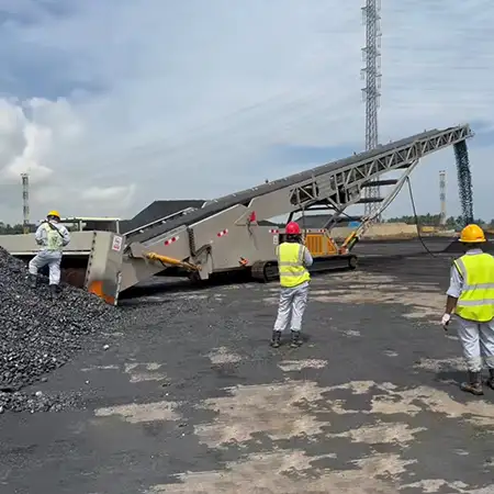 Self-feeding truck loader
